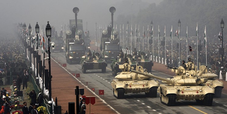هند تانک های «تی-90 » خود را در مرز با پاکستان مستقر می کند