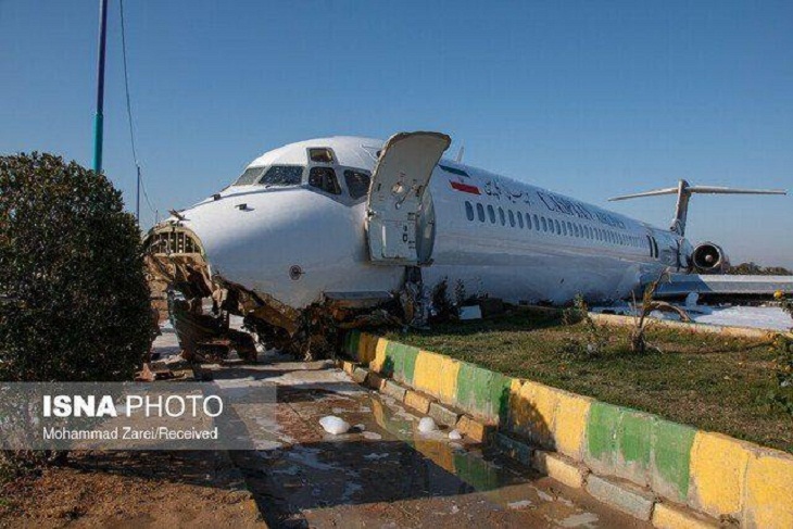 خروج یک هواپیما از باند به دلیل نقص فنی در بندر ماهشهر ایران +ویدیو