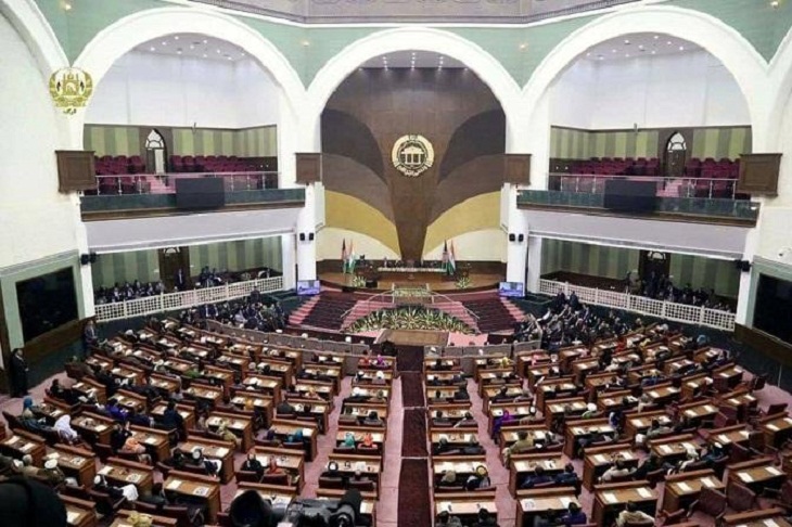 مجلس نمایندگان کشور رای اعتماد به وزیران را متوقف و خواستار استعفای امرالله صالح شد 