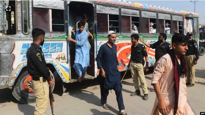 پاکستان مراکز مرزی بیشتری را برای بازگشت مهاجرین غیر قانونی باز کرده است