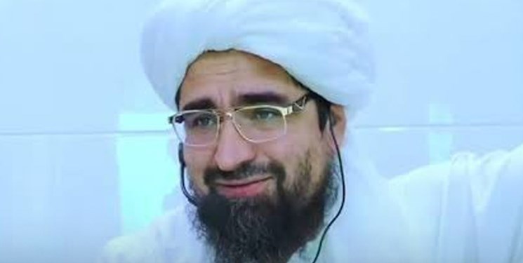 شیخ رحیم الله حقانی، عضو ارشد طالبان در مدرسه اش در کابل، در نتیجه یک انفجار کشته شد