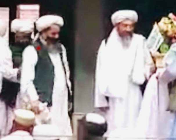  انتشار نخستین تصویر رسمی از رئیس طالبان در نشست علمای دین