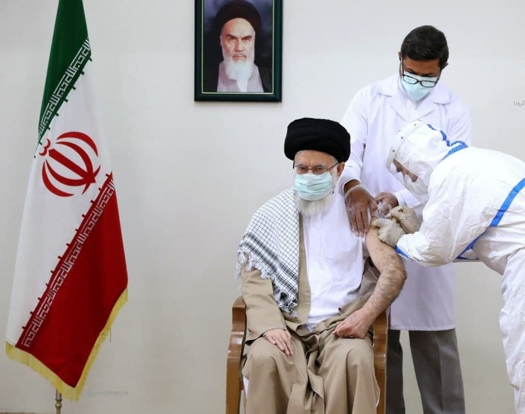 رهبر انقلاب اسلامی نوبت دوم واکسن ایرانی کرونا را دریافت کردند.