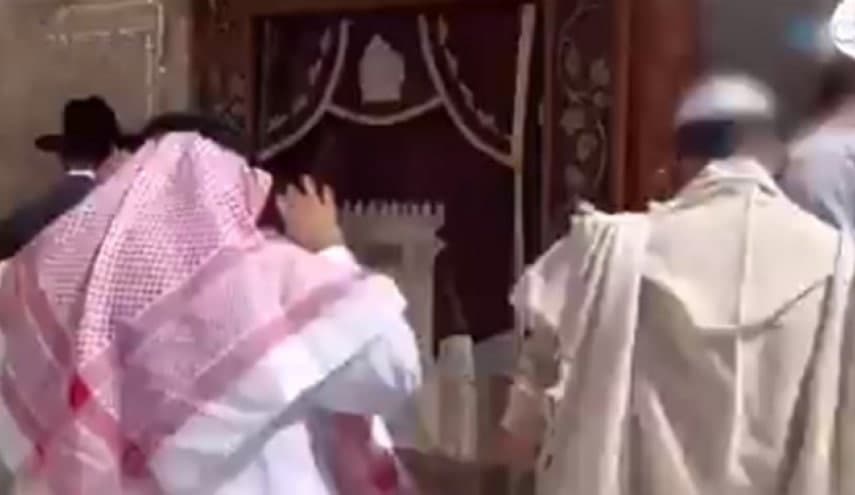 دیوار ندبه، قبله هیأت بحرینی برای ادای نماز شد + فیلم 