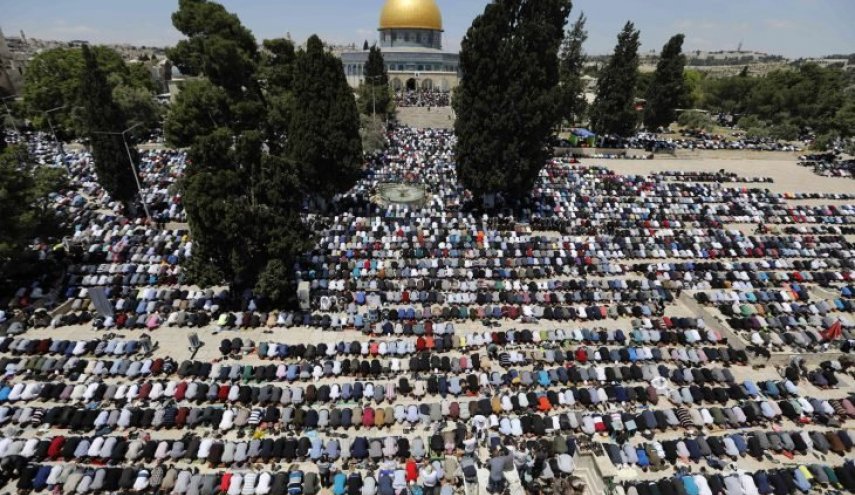  ده ها هزار فلسطینی در نماز جمعه امروز مسجد الاقصی حضور یافتند 