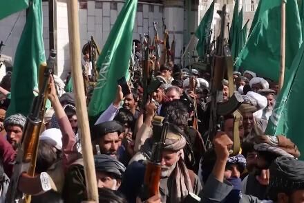 داوطلبان مردمی برای مقابله با طالبان مسلح شدند