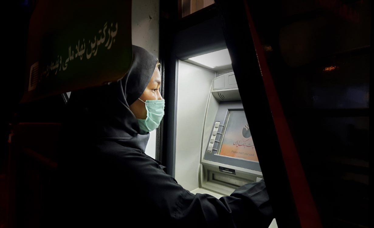 تغییر سیاست ایران به پناهندگان امکان دسترسی به خدمات بانکی می دهد