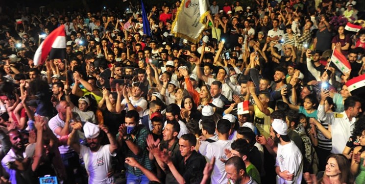  جشن و پایکوبی مردم سوریه با اعلام پیروزی بشار اسد در انتخابات+ تصاویر 
