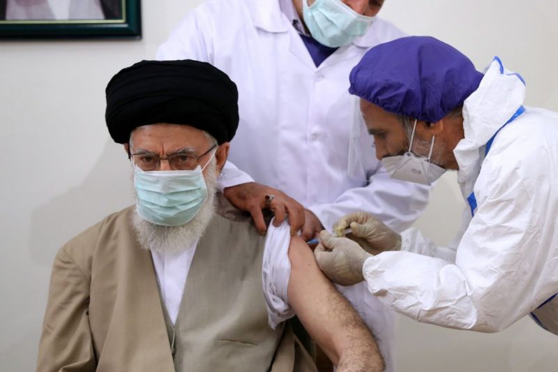  رهبر معظم انقلاب اسلامی دُز اول واکسن ایرانی «کوو ایران برکت» را دریافت کردند+ ویدیو 